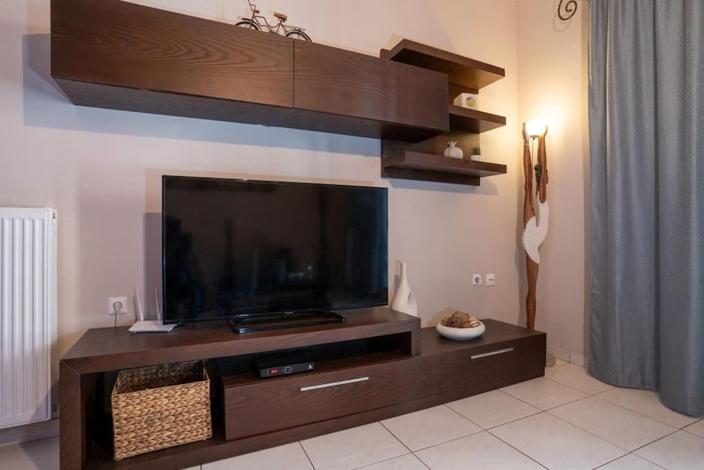 Fivos Apartment